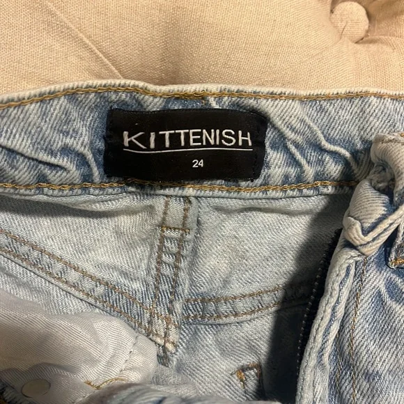 High wasted light wash shorts - Picture 2 of 3